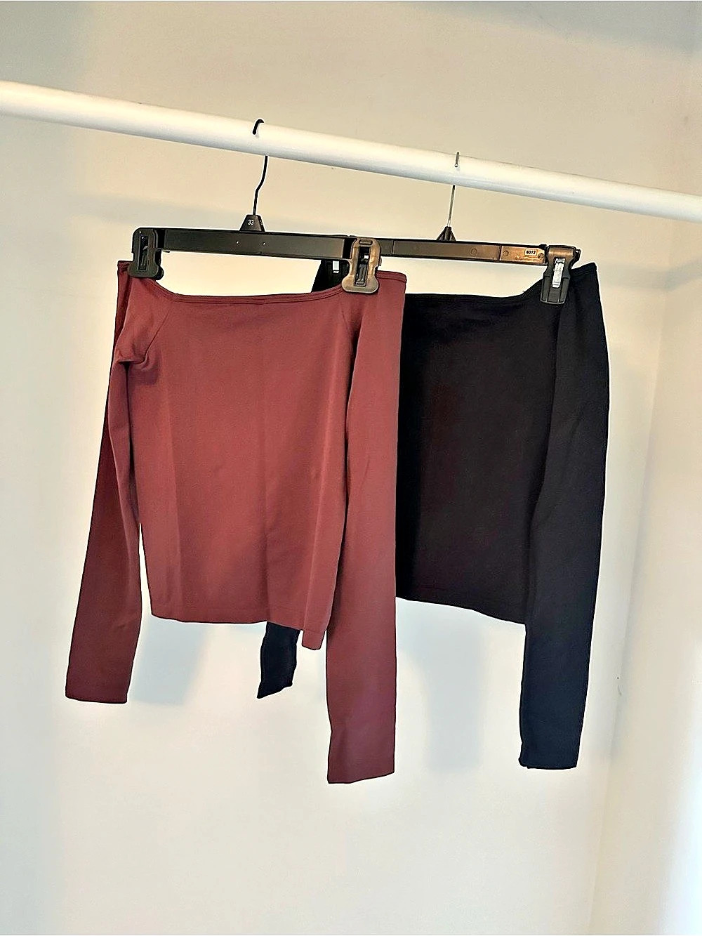 Forever 21 Long Sleeve Tops Red & Black Size Small Like New